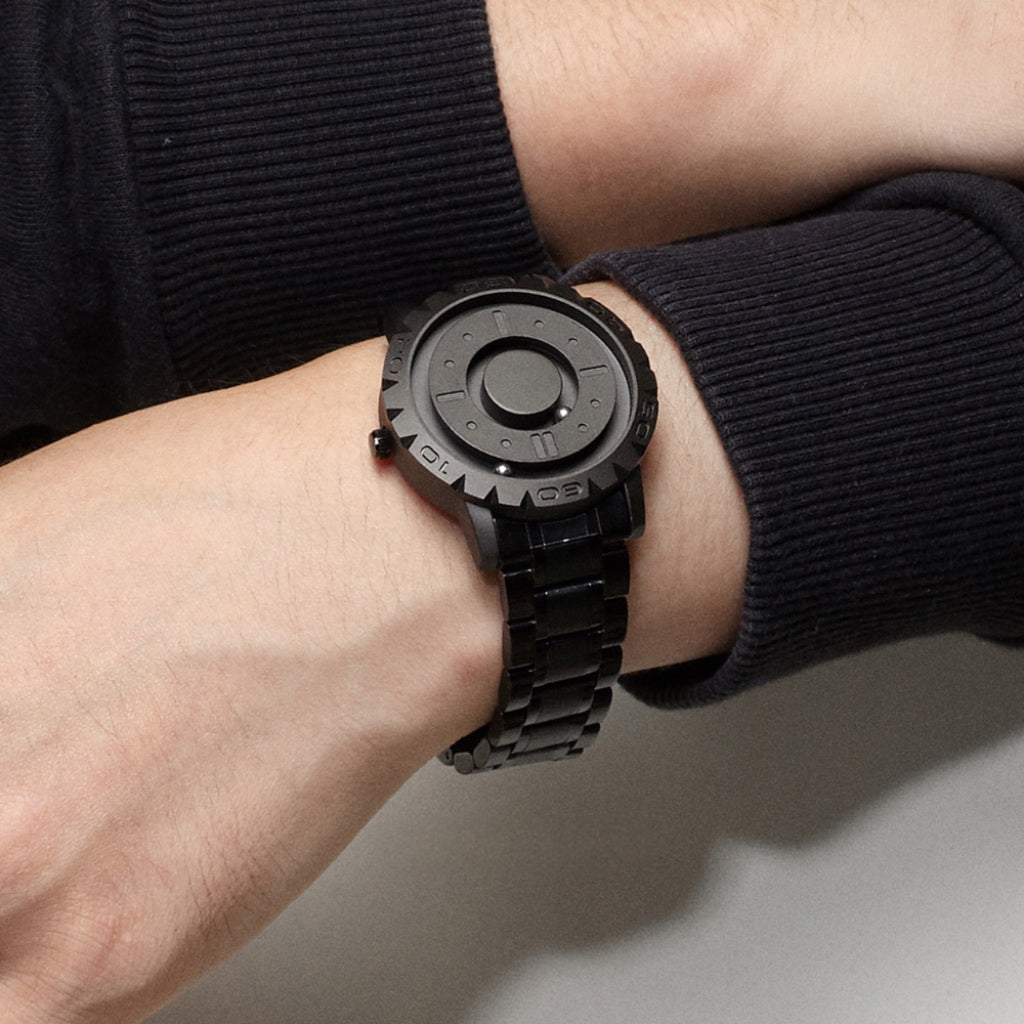 Magnetic Watch™ - unikalus magnetinis laikrodis, sujungiantis meną ir laiką