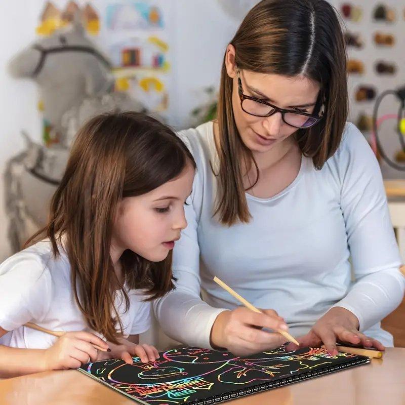 Vaivorykštės braižymo knygelė su mediniu pieštuku